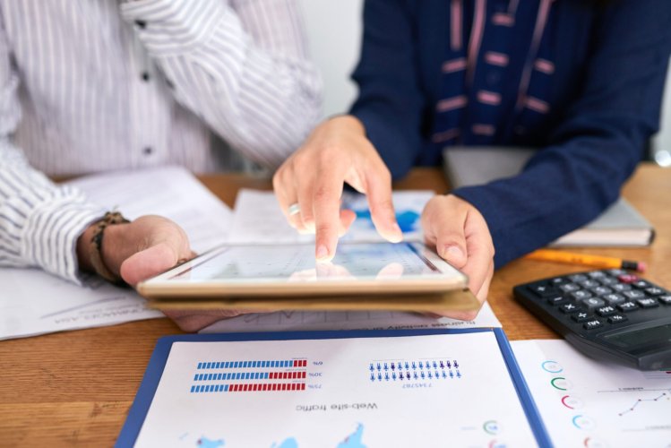 Cutting costs in the financial industry: boost efficiency, reduce spending